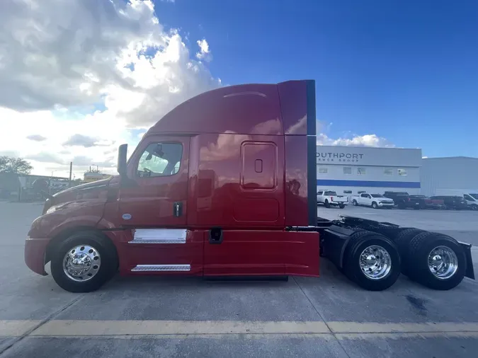 2020 Freightliner Cascadia 126