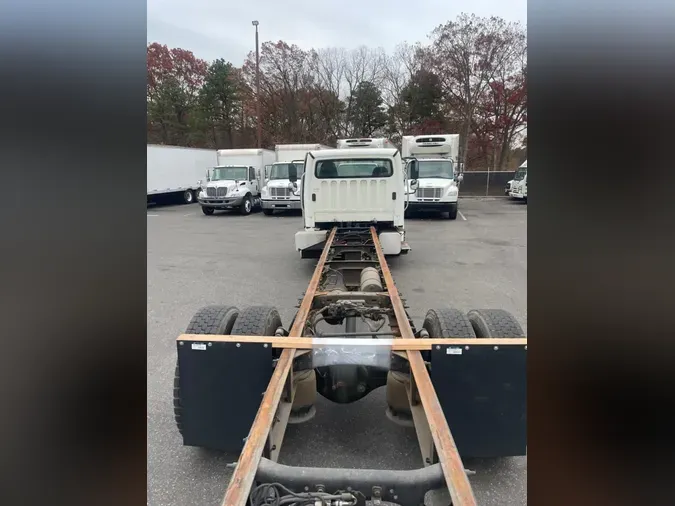 2017 FREIGHTLINER/MERCEDES M2 106