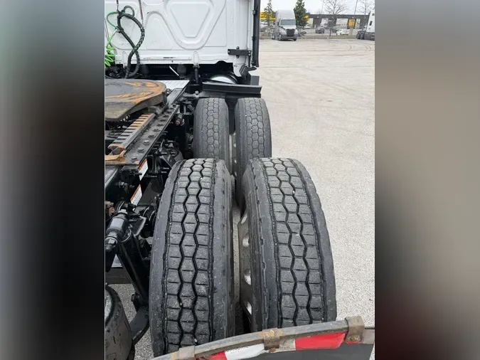 2022 FREIGHTLINER Cascadia 126