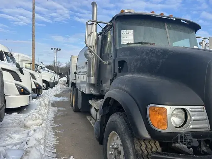 2004 MACK GRANITE CV713