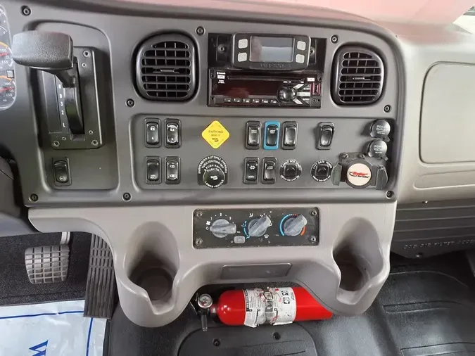 2018 FREIGHTLINER M2 106