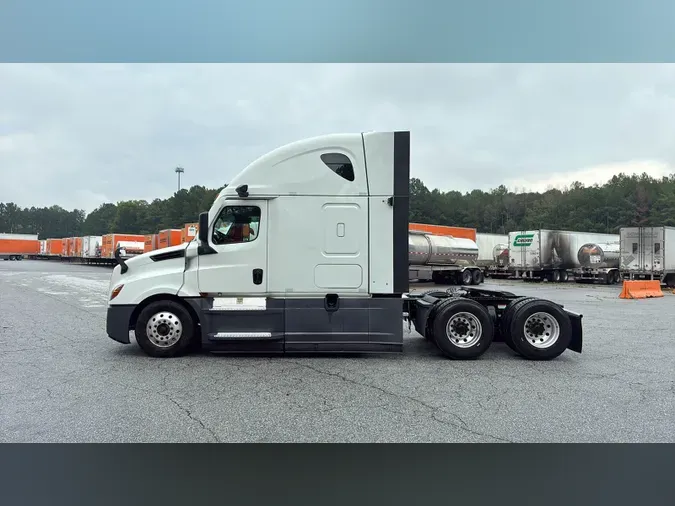 2023 Freightliner Cascadia 126