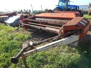 1983 Gehl 1090