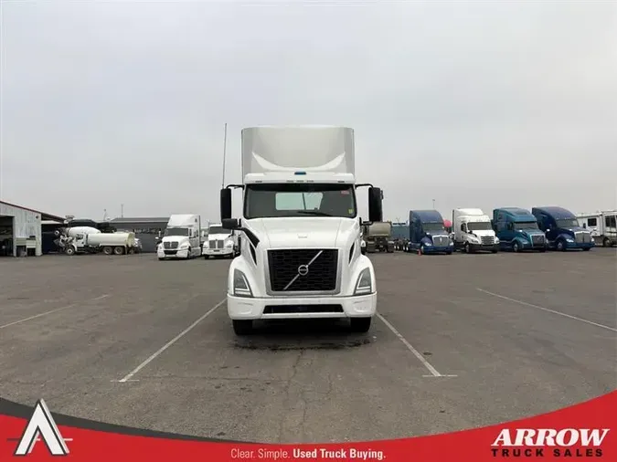 2020 VOLVO VNR300