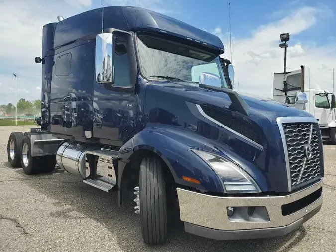 2023 VOLVO VNL64T740