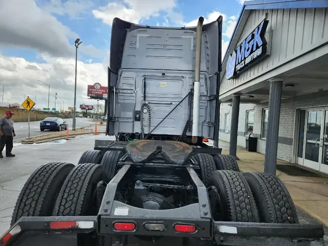 2019 VOLVO VNL64T760