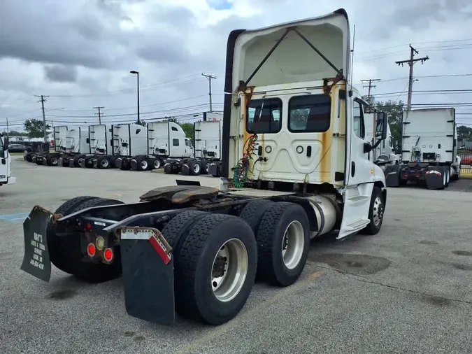 2018 FREIGHTLINER/MERCEDES CASCADIA 125
