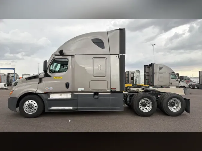 2025 Freightliner Cascadia 126