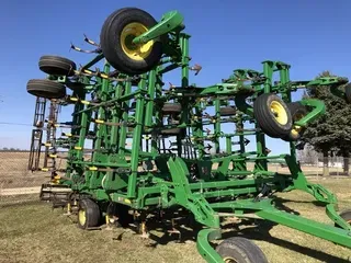 2012 JOHN DEERE 2210