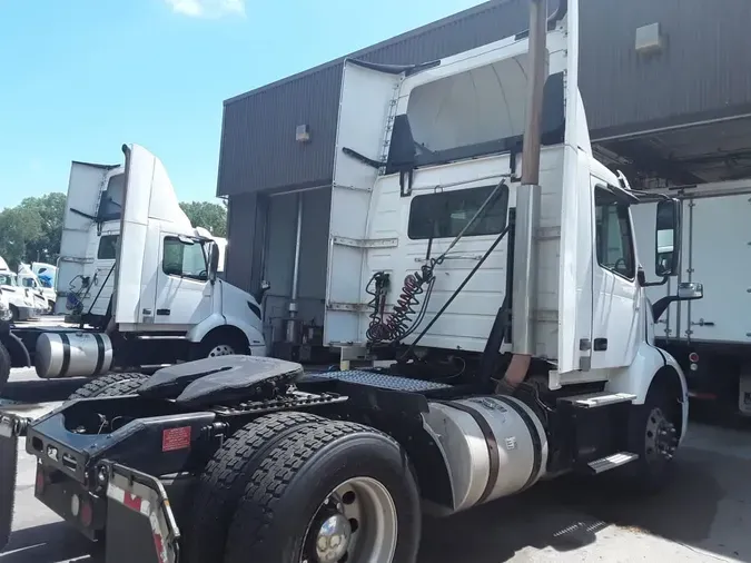 2019 VOLVO VNR42T 300