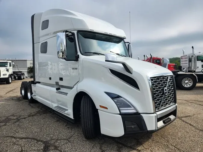 2023 VOLVO VNL64T760