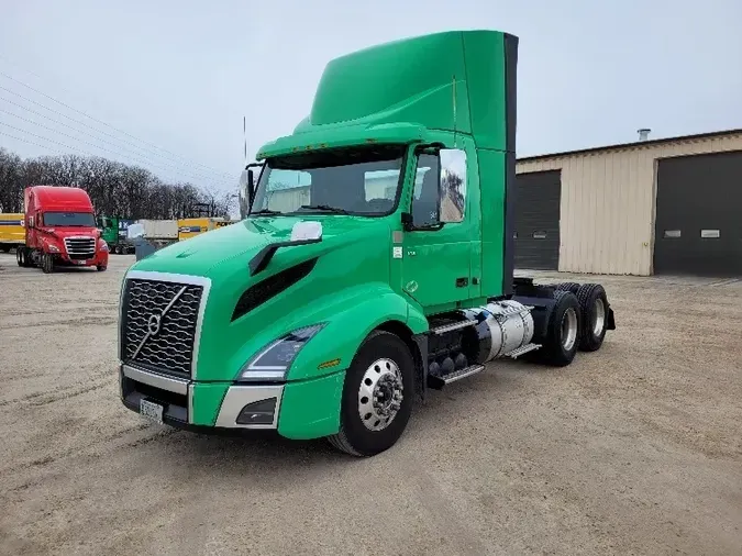 2020 Volvo VNL64300