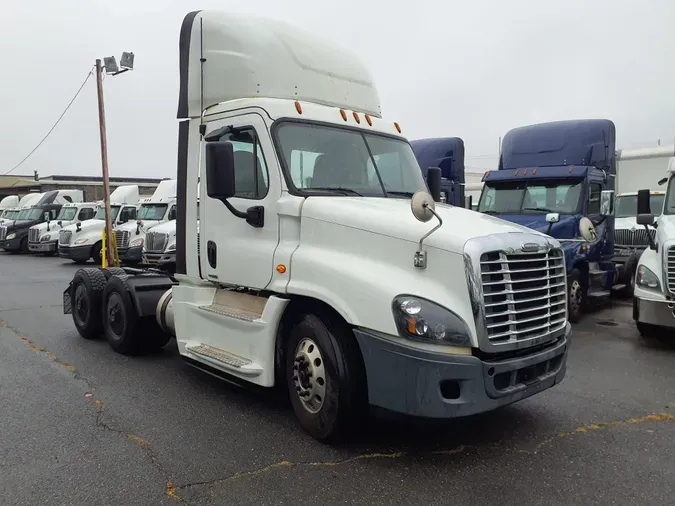 2017 FREIGHTLINER/MERCEDES CASCADIA 125