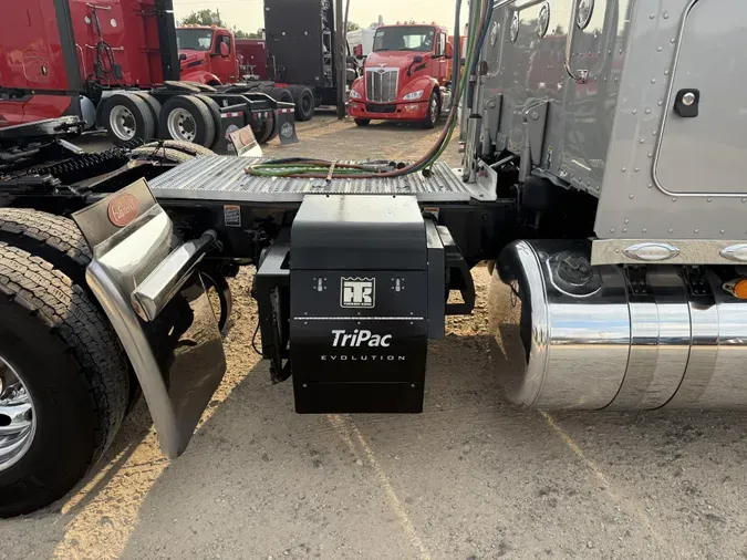 2023 Peterbilt 389
