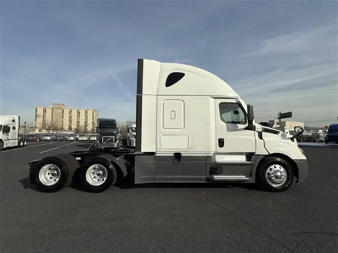 2021 FREIGHTLINER CA126