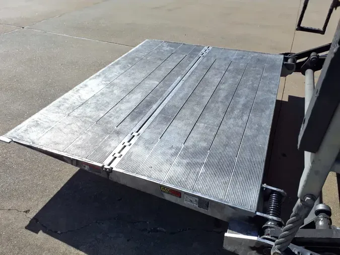 2019 FREIGHTLINER/MERCEDES M2 106