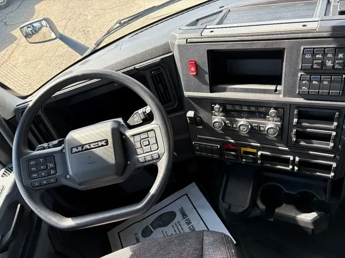 2027 MACK Anthem Day Cab