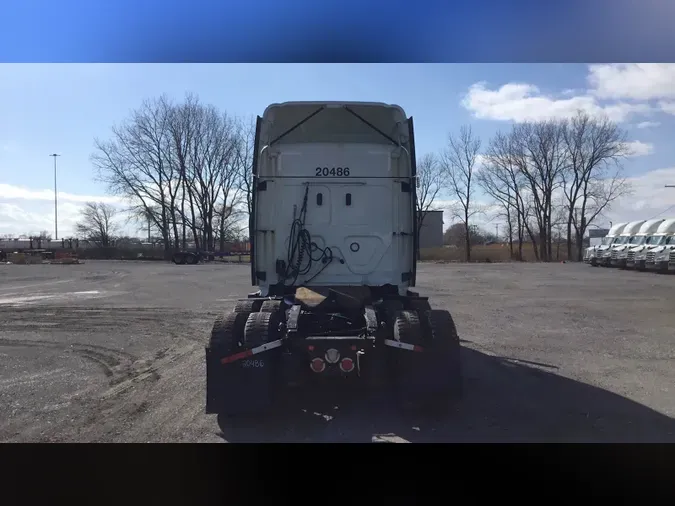 2021 Freightliner Cascadia 126