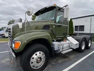 2003 MACK CV713