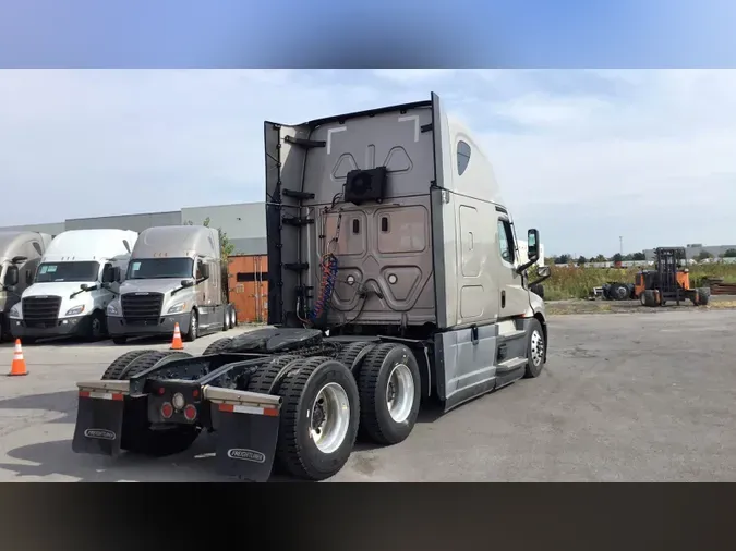 2022 Freightliner Cascadia 126