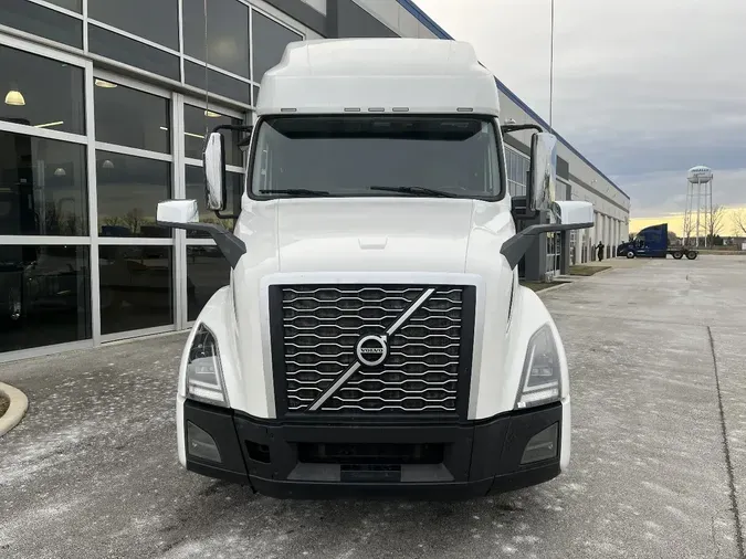2021 VOLVO VNL64T760