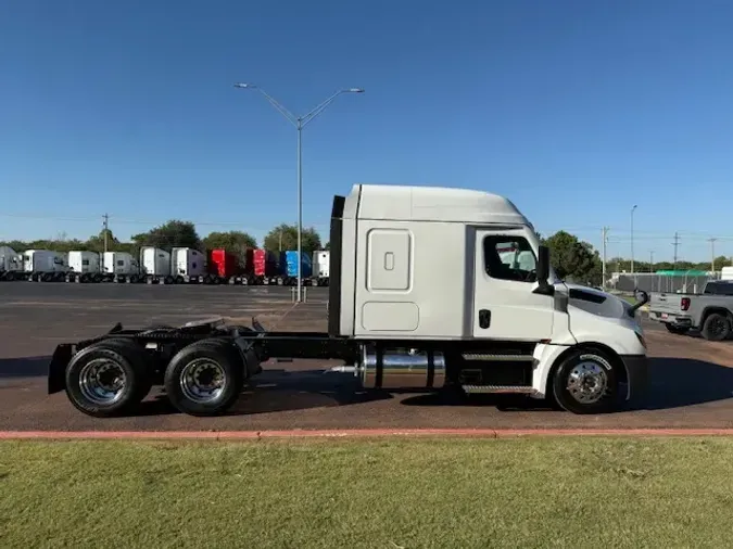 2020 FREIGHTLINER CA126