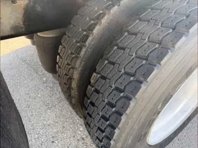 2020 Peterbilt 337412cb82c7747e446c54d4f9d962de00b