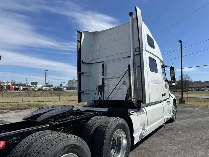 2023 VOLVO VNL64T860