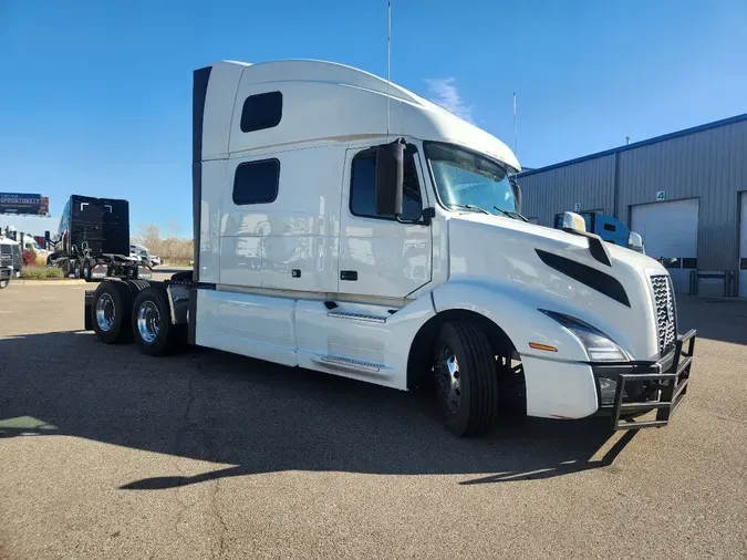 2023 VOLVO VNL64T860
