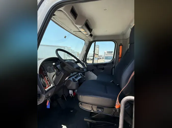 2016 FREIGHTLINER M2 106