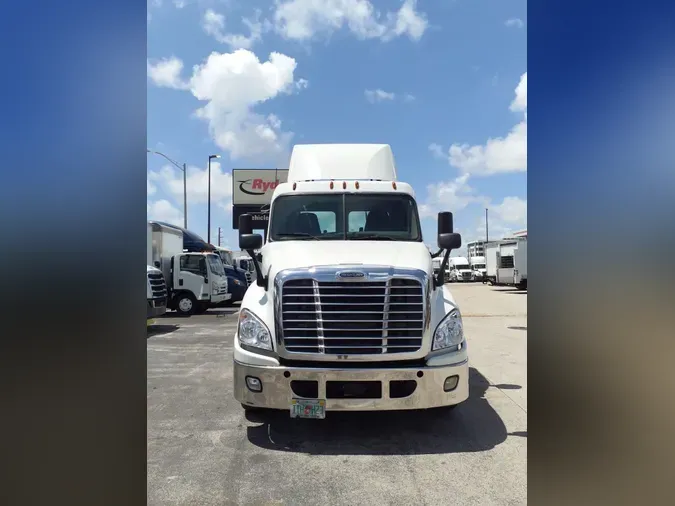 2019 FREIGHTLINER CASCADIA 125
