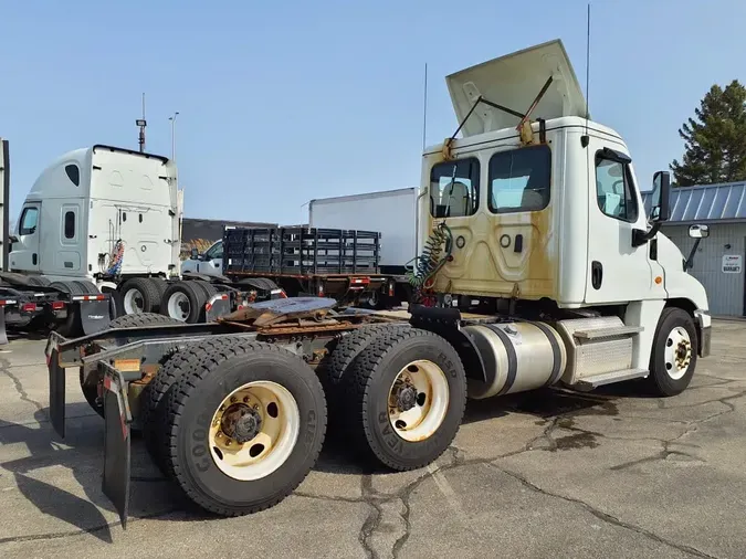 2019 FREIGHTLINER/MERCEDES CASCADIA 125