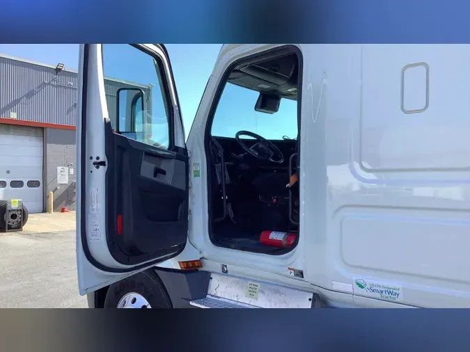 2021 Freightliner Cascadia 126