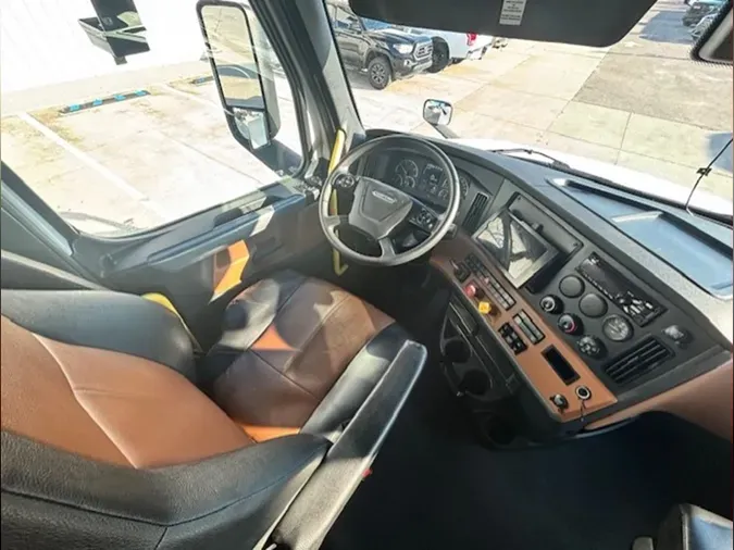 2020 Freightliner Cascadia 126