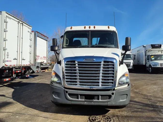 2019 FREIGHTLINER/MERCEDES CASCADIA 113