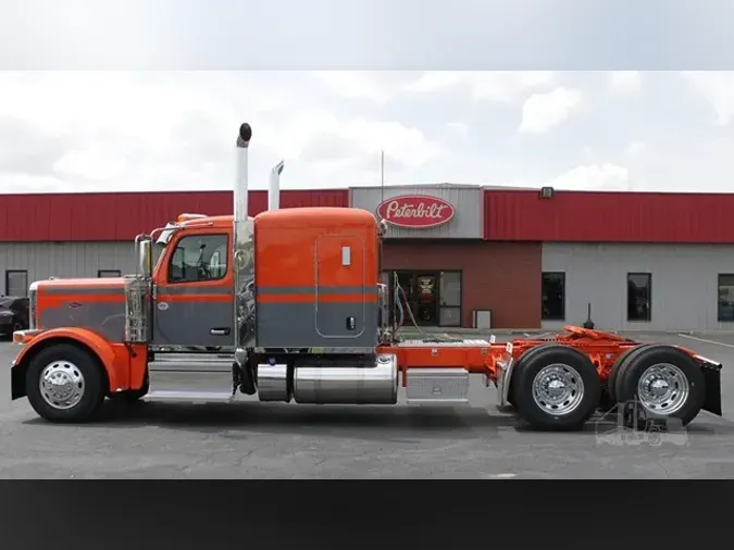 2027 PETERBILT 589