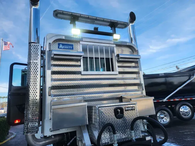 2026 Kenworth W900L4141ee94052a81054caf8be160cefdb8