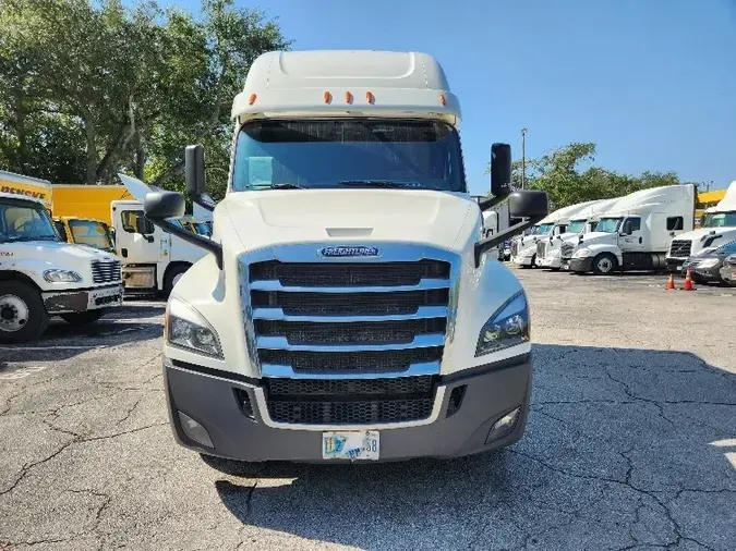 2019 Freightliner T12664ST