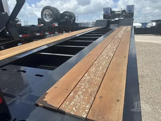 2026 GLOBE 55 TON WITH HYDRAULIC FLIP AXLE