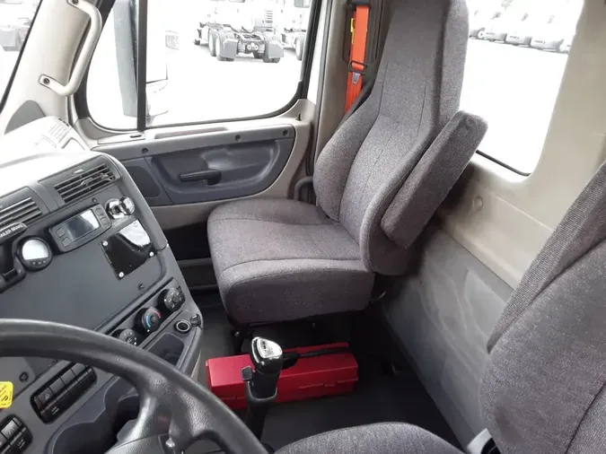 2017 FREIGHTLINER/MERCEDES CASCADIA 12541489afc3b5a48bcff267738f115a3b7