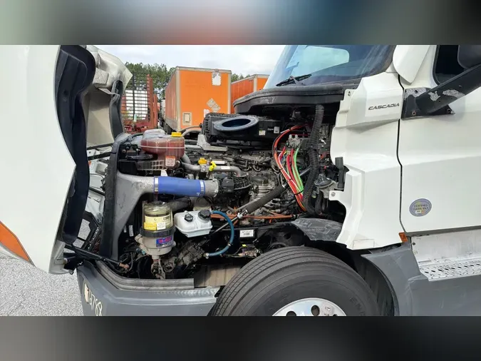 2021 Freightliner Cascadia 126