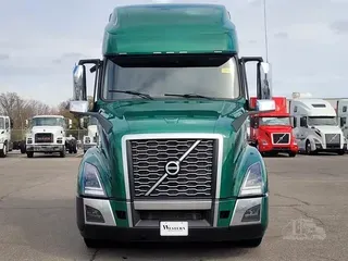 2023 VOLVO VNL64T760