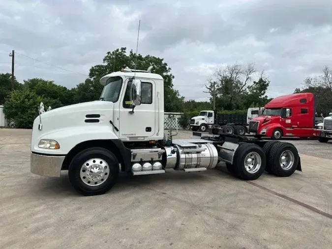 2017 MACK CXU613