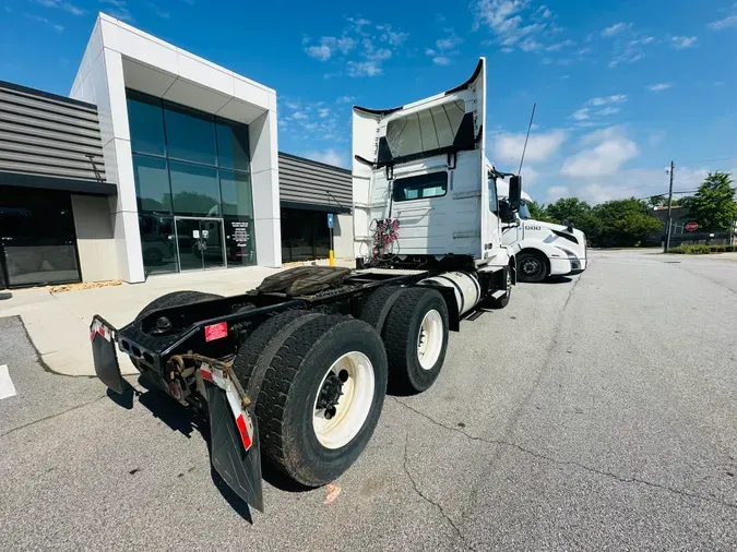 2018 Volvo VNL64T300