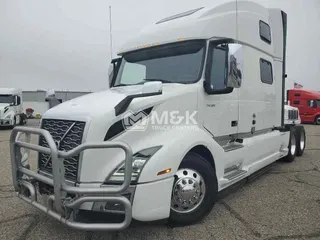 2021 VOLVO VNL64T860