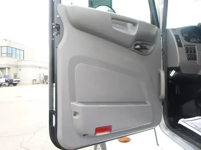 2018 Peterbilt 337