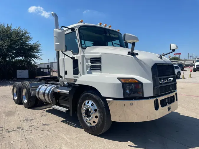 2022 MACK AN64T