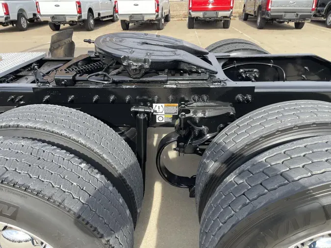 2024 Peterbilt 389415cb8de932d42d69556e4fe38319282