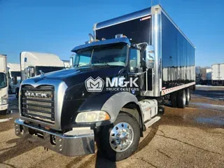 2020 MACK GU813