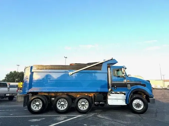 2019 International HX615